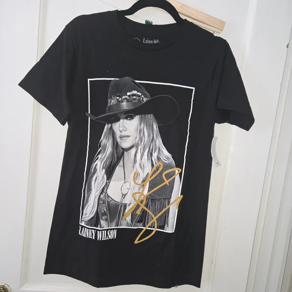Lainey Wilson Country Music NEW Short Sleeve Unisex  Black Graphic Tee 2024 - Picture 4 of 6